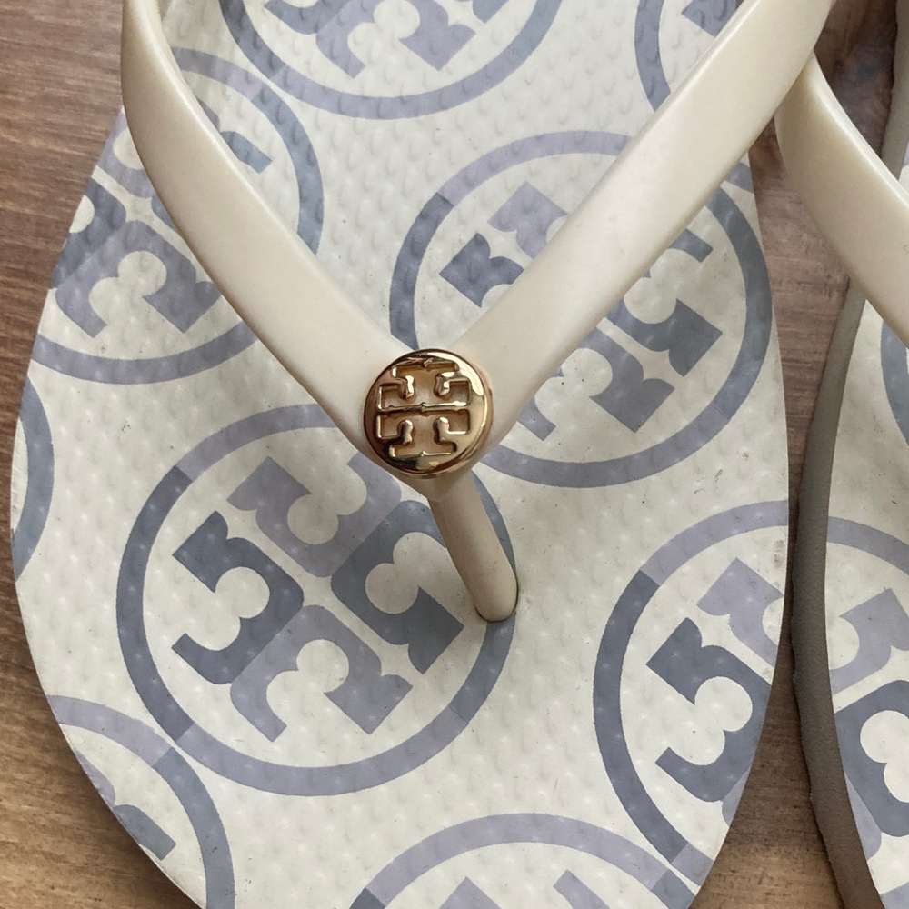 Tory Burch Off White Pearl Flip Flip Sandals - Picture 4 of 6